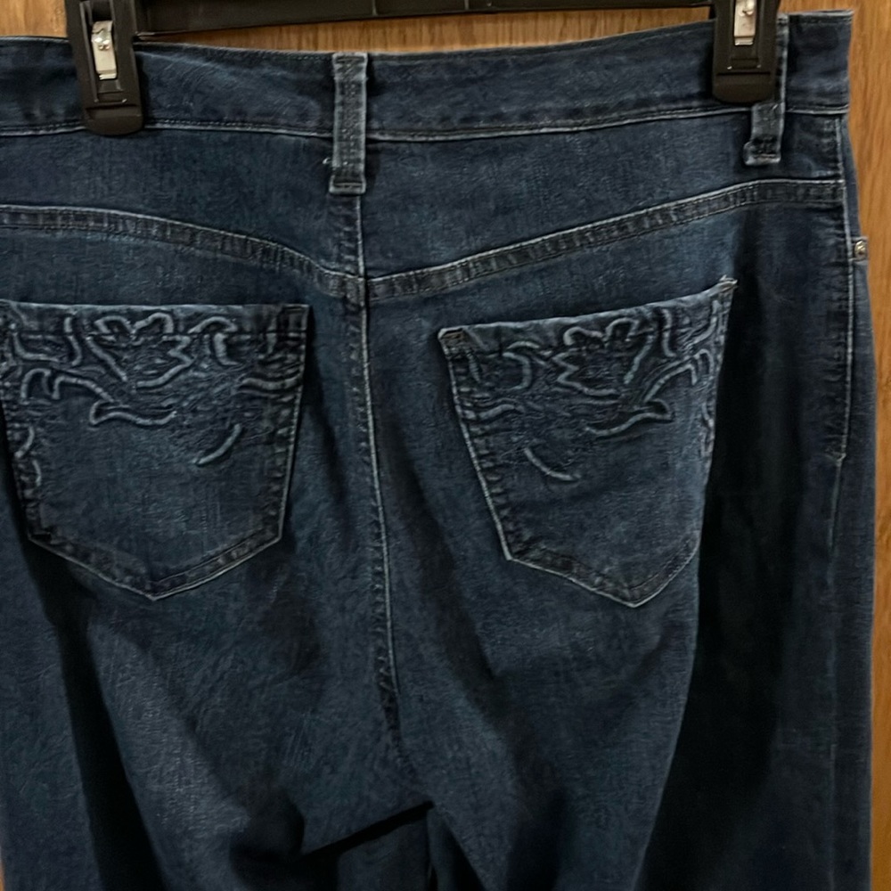 Gloria Vanderbilt Amanda slim jeans in dark wash